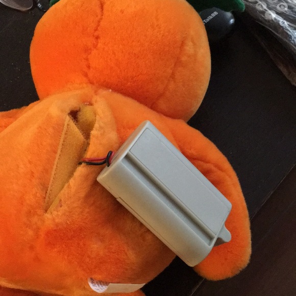 A new singing pumpkin doll - Picture 2 of 3